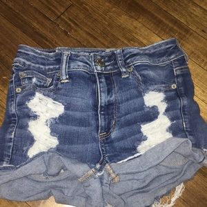 Ripped jean shorts//American Eagle!